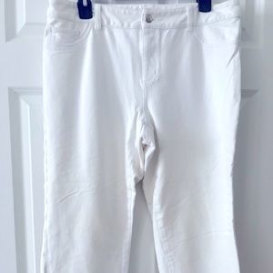 Chicos zenergy white Capri pant size 2